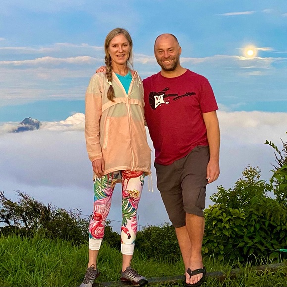 Pretty NWT Burton packable wind/rain jacket! - Picture 1 of 12